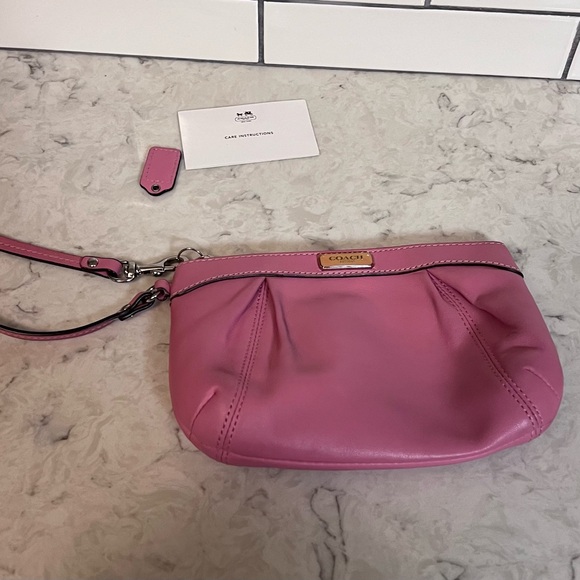 Vintage Coach Leather Wristlet - Picture 8 of 14